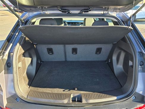 Used 2022 Chevrolet Bolt EUV LT w/ Comfort Package image 15