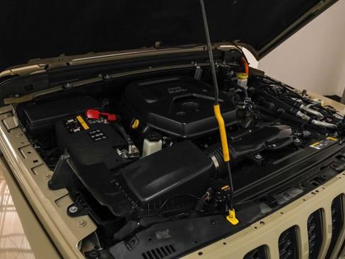 Used 2022 Jeep Wrangler Unlimited Sahara AWD/4WD image 44