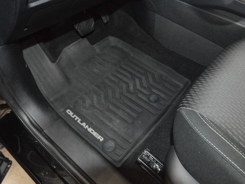 Used 2025 Mitsubishi Outlander ES AWD/4WD image 23