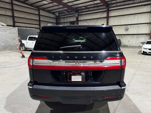 Used 2019 Lincoln Navigator Reserve image 6