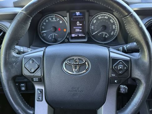 Used 2017 Toyota Tacoma TRD Off-Road image 17