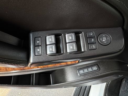 Used 2018 Chevrolet Suburban Premier RWD image 13