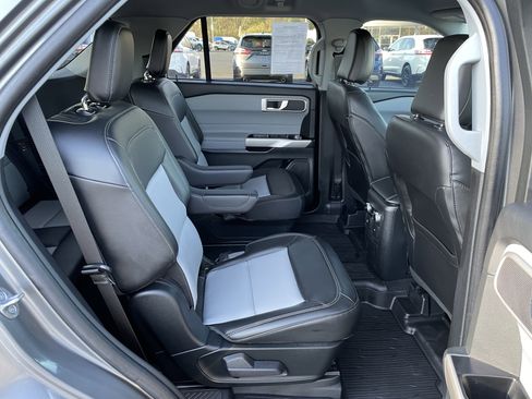 Used 2023 Ford Explorer XLT w/ Equipment Group 202A image 38