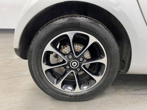 Used 2016 smart fortwo passion image 17
