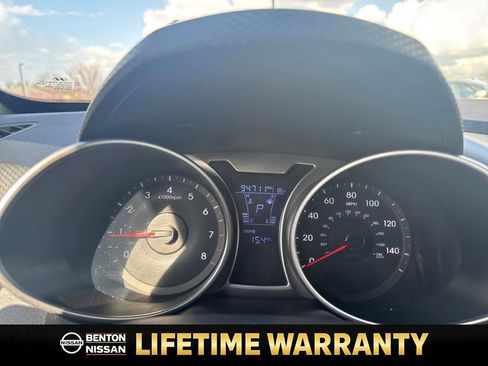 Used 2017 Hyundai Veloster Value Edition image 17