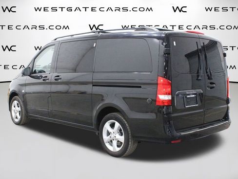 Used 2018 Mercedes-Benz Metris Passenger image 32