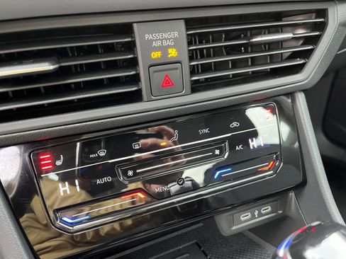 Used 2025 Volkswagen Jetta SE image 24