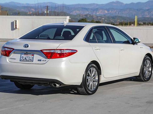 Used 2017 Toyota Camry XLE image 5