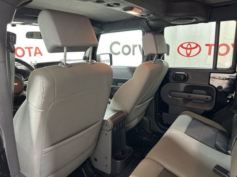 Used 2010 Jeep Wrangler Unlimited Sahara image 21