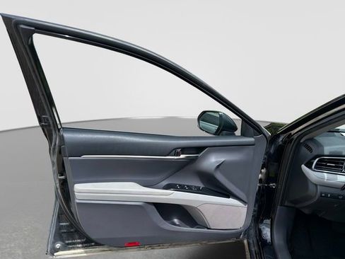 Used 2020 Toyota Camry LE FWD image 17