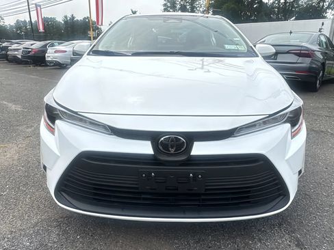 Used 2023 Toyota Corolla LE FWD image 2