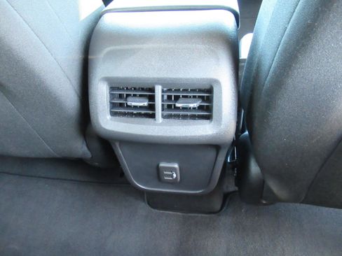 Used 2023 Chevrolet Equinox LS w/ LS Convenience Package FWD image 29
