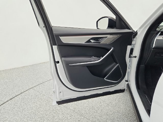 Certified 2026 Jaguar F-PACE R-Dynamic S AWD/4WD image 27