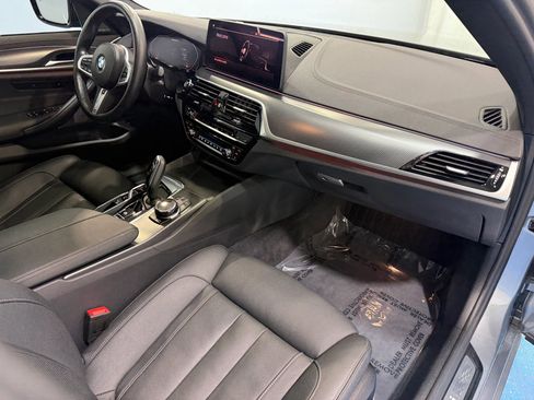 Used 2023 BMW M550i xDrive w/ Premium Enhanced Package image 28