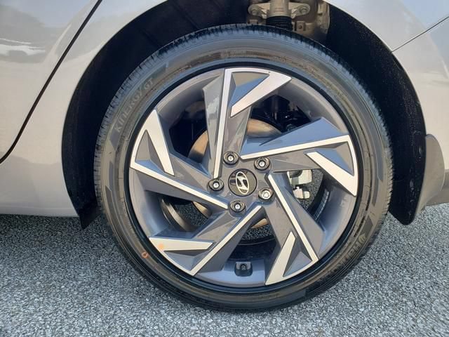 Certified 2025 Hyundai Elantra SEL FWD image 12