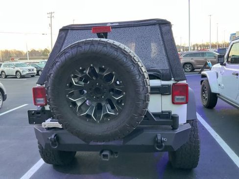 Used 2018 Jeep Wrangler Unlimited Rubicon w/ Cold Weather Group image 7