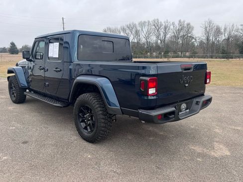 Used 2025 Jeep Gladiator Sport image 2