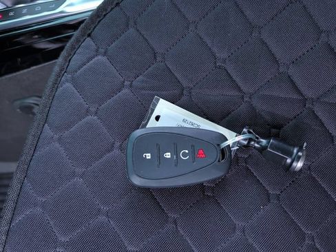 Used 2025 Chevrolet Trax LT FWD image 26