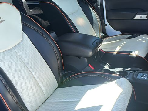 Used 2017 Jeep Wrangler Sahara w/ Connectivity Group image 14