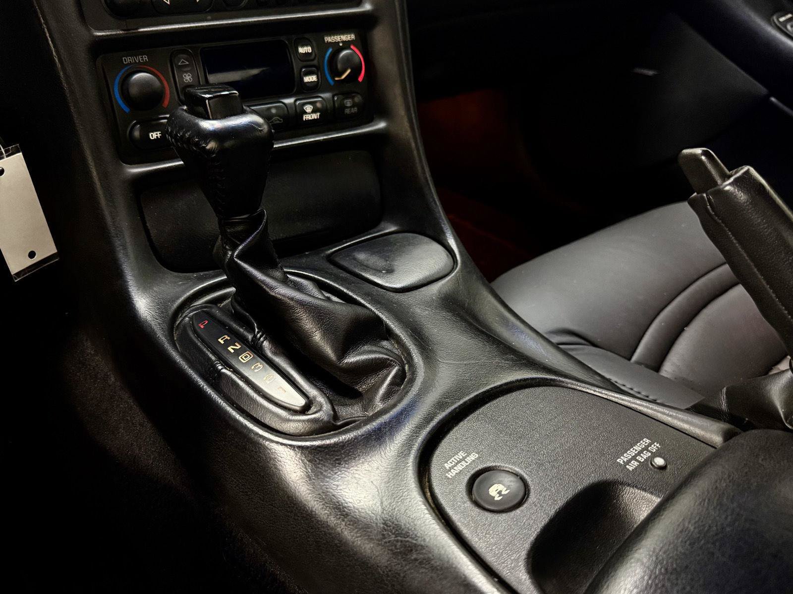 Used 2004 Chevrolet Corvette Coupe RWD image 22