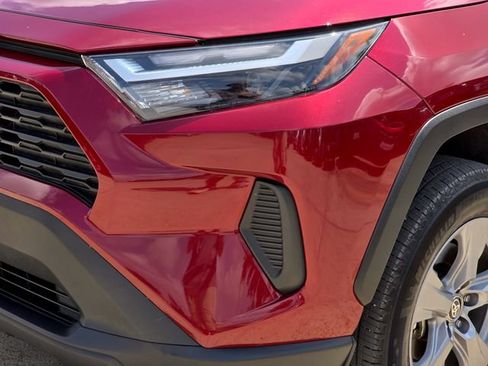 Used 2022 Toyota RAV4 XLE w/ Convenience Package AWD/4WD image 7