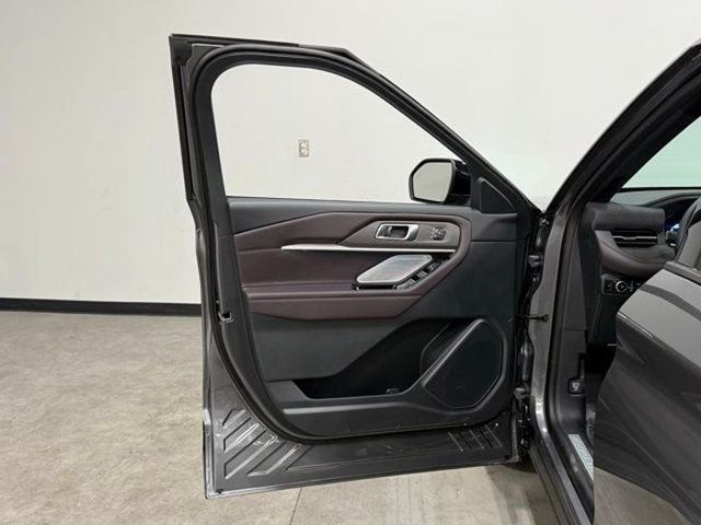 Used 2026 Ford Explorer Platinum RWD image 13