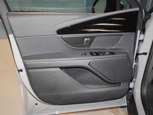 New 2026 Lincoln Nautilus Premier w/ Jet Appearance Package image 4