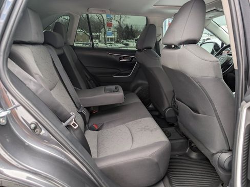 Used 2022 Toyota RAV4 XLE image 17