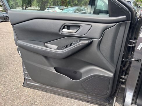 Used 2025 Nissan Rogue SV FWD image 18