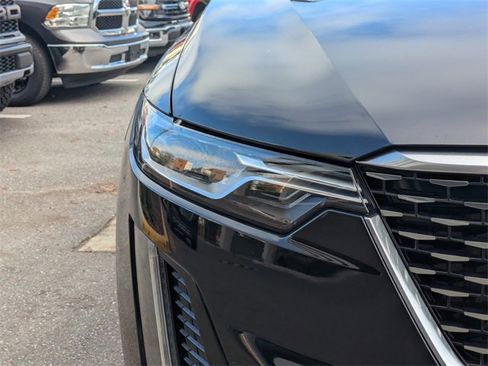 Used 2025 Cadillac XT6 Premium Luxury image 8