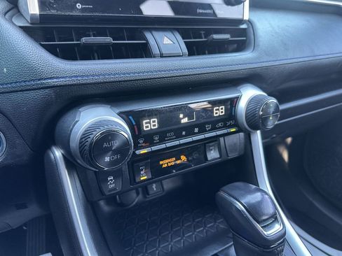 Used 2022 Toyota RAV4 SE w/ Convenience Package image 18