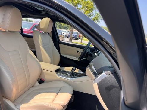 Used 2020 BMW 330i Sedan w/ M Sport Package RWD image 31