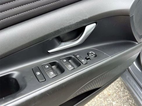 Used 2023 Hyundai Elantra SEL w/ Convenience Package image 17