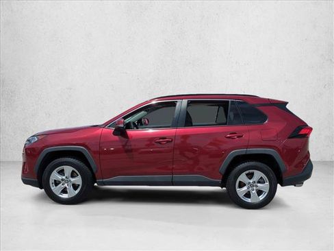 Used 2021 Toyota RAV4 XLE w/ Convenience Package FWD image 9