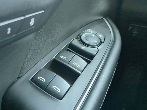 Used 2021 Buick Envision Essence w/ Technology Package I image 17