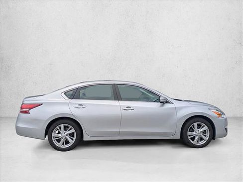 Used 2014 Nissan Altima 2.5 SV w/ Convenience Package FWD image 4