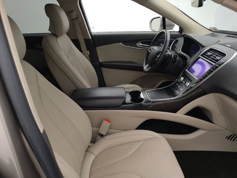 Used 2019 Lincoln Nautilus Reserve image 21