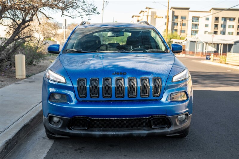 Used 2018 Jeep Cherokee Latitude w/ Altitude Package FWD image 8