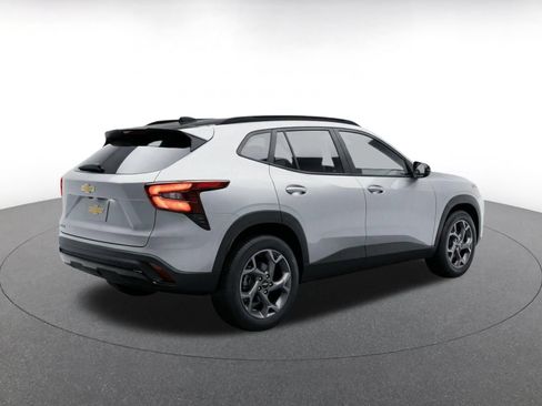 Used 2025 Chevrolet Trax LT FWD image 7