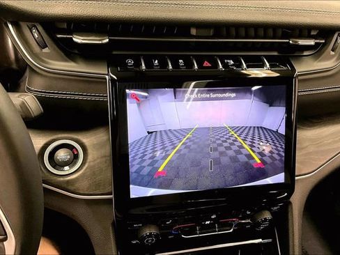 Used 2024 Jeep Grand Cherokee Limited image 30