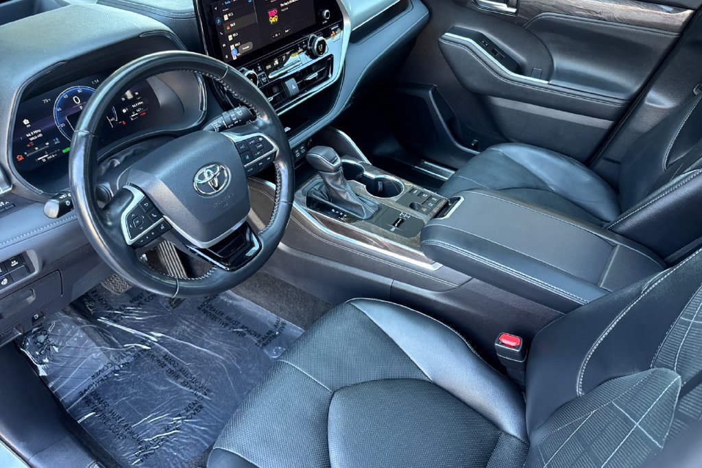 Used 2023 Toyota Highlander Platinum AWD/4WD image 9
