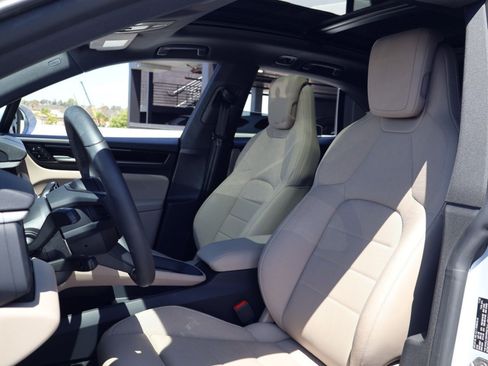 Certified 2025 Porsche Macan 4 Electric AWD/4WD image 4