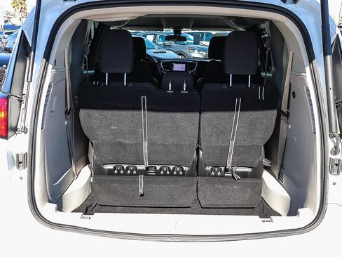 Used 2022 Chrysler Voyager LX image 27