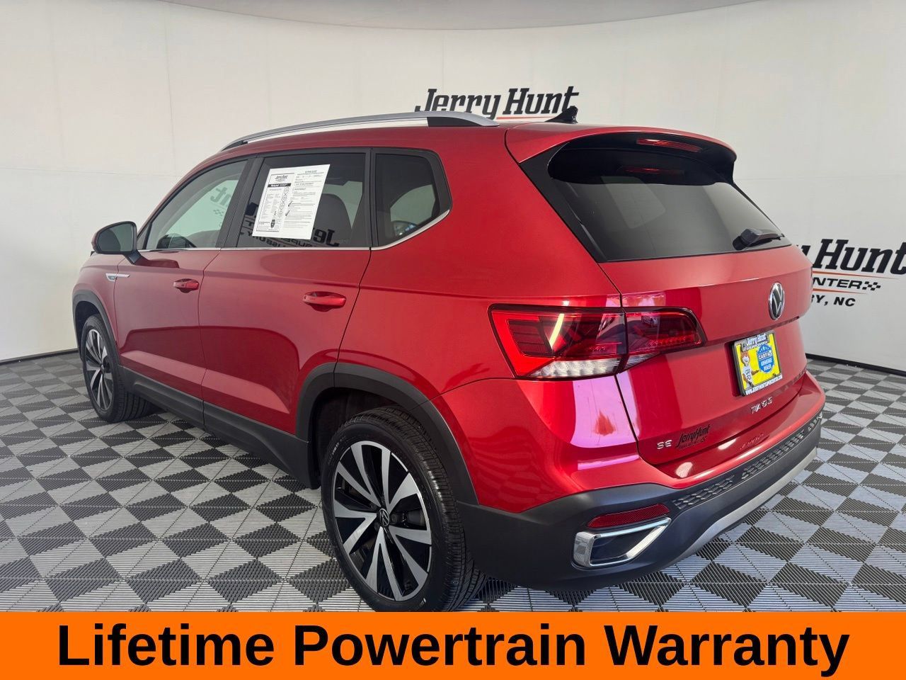 Used 2023 Volkswagen Taos SE w/ Panoramic Sunroof Package FWD image 10