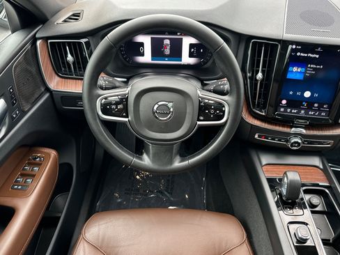 Used 2023 Volvo XC60 B5 Plus w/ Climate Package FWD image 16