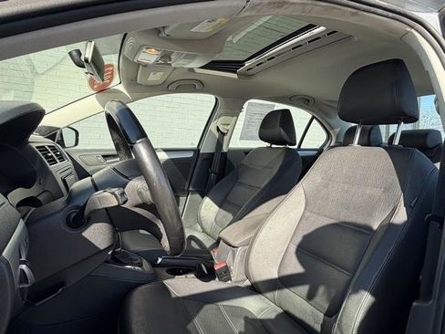 Used 2012 Volkswagen Jetta TDI image 12