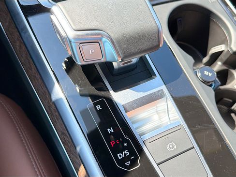 Used 2025 Audi Q7 Premium image 31