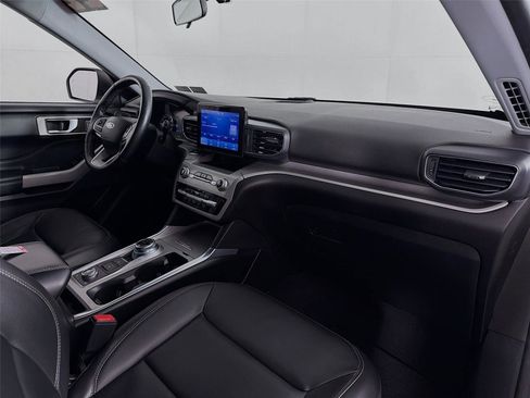 Used 2022 Ford Explorer XLT w/ Equipment Group 202A image 28