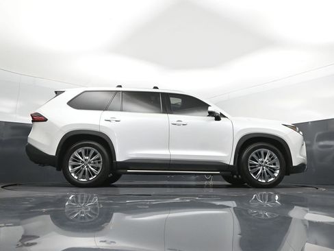 Used 2025 Toyota Grand Highlander AWD image 44
