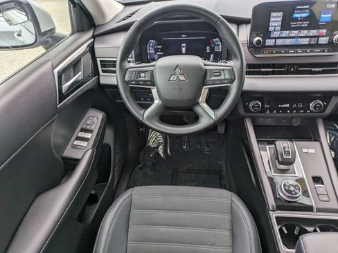 Used 2024 Mitsubishi Outlander SE AWD/4WD image 16